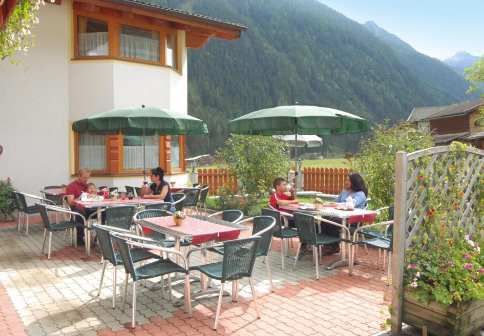 Alpenpension Elferblick Neustift im Stubaital Exterior photo
